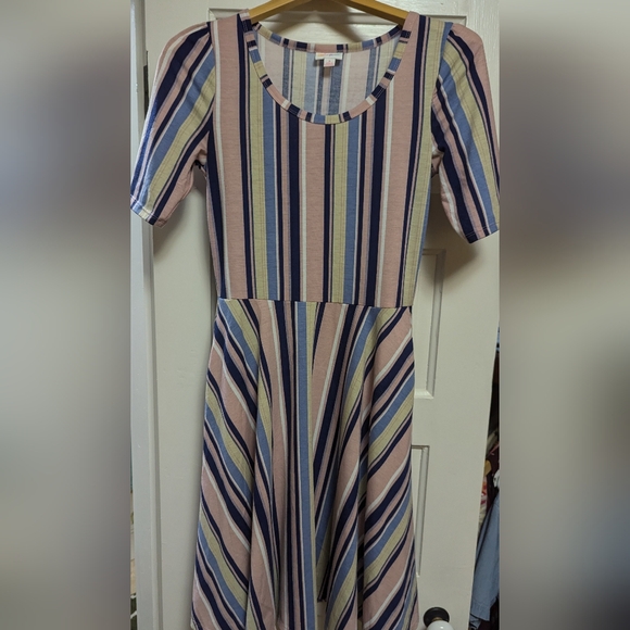 LuLaRoe pretty striped Nicole dress, with pockets. - Picture 1 of 9